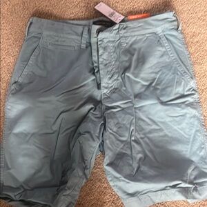American Eagle light green men’s shorts